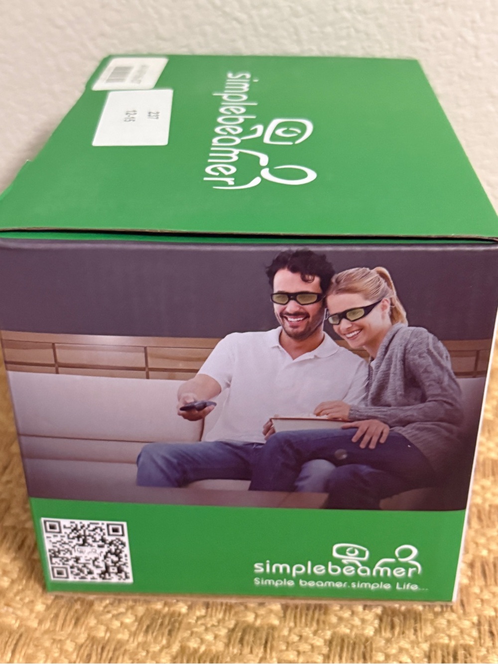 (NIB) SimpleBeamer Silver Portable Mini Projector with Remote - Picture 3 of 3